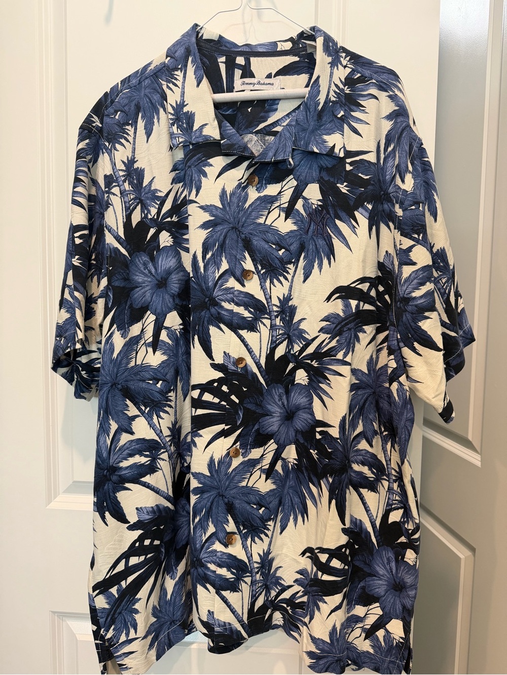 New York Yankee Tommy Bahama Hawaiian Shirt - Picture 2 of 5